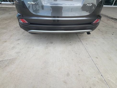 Used 2017 Toyota RAV4 XLE FWD image 8