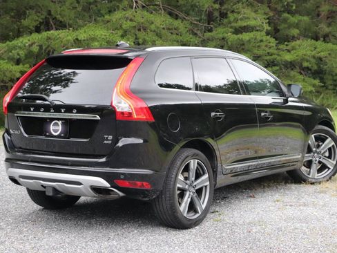 Used 2017 Volvo XC60 T5 Dynamic w/ Preferred Option Package AWD/4WD image 3
