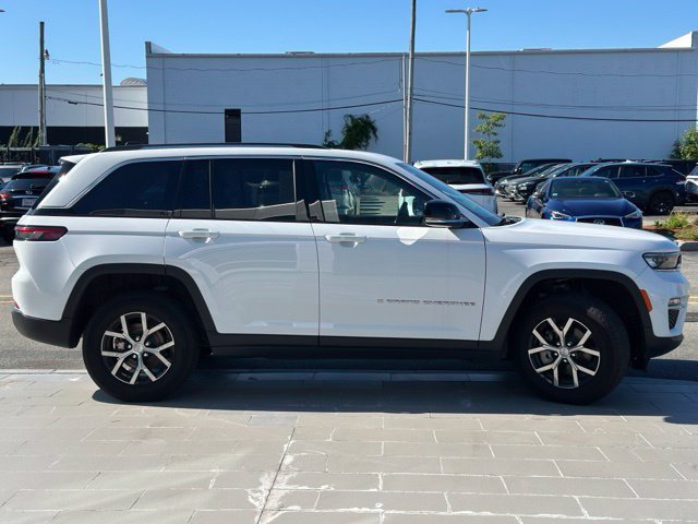 Used 2023 Jeep Grand Cherokee Limited AWD/4WD image 8