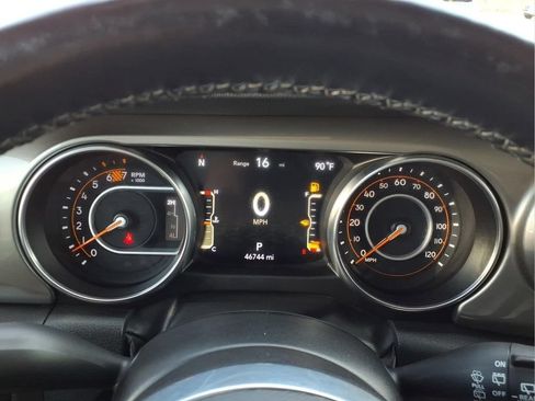 Used 2023 Jeep Wrangler Unlimited Sahara w/ Cold Weather Group AWD/4WD image 12