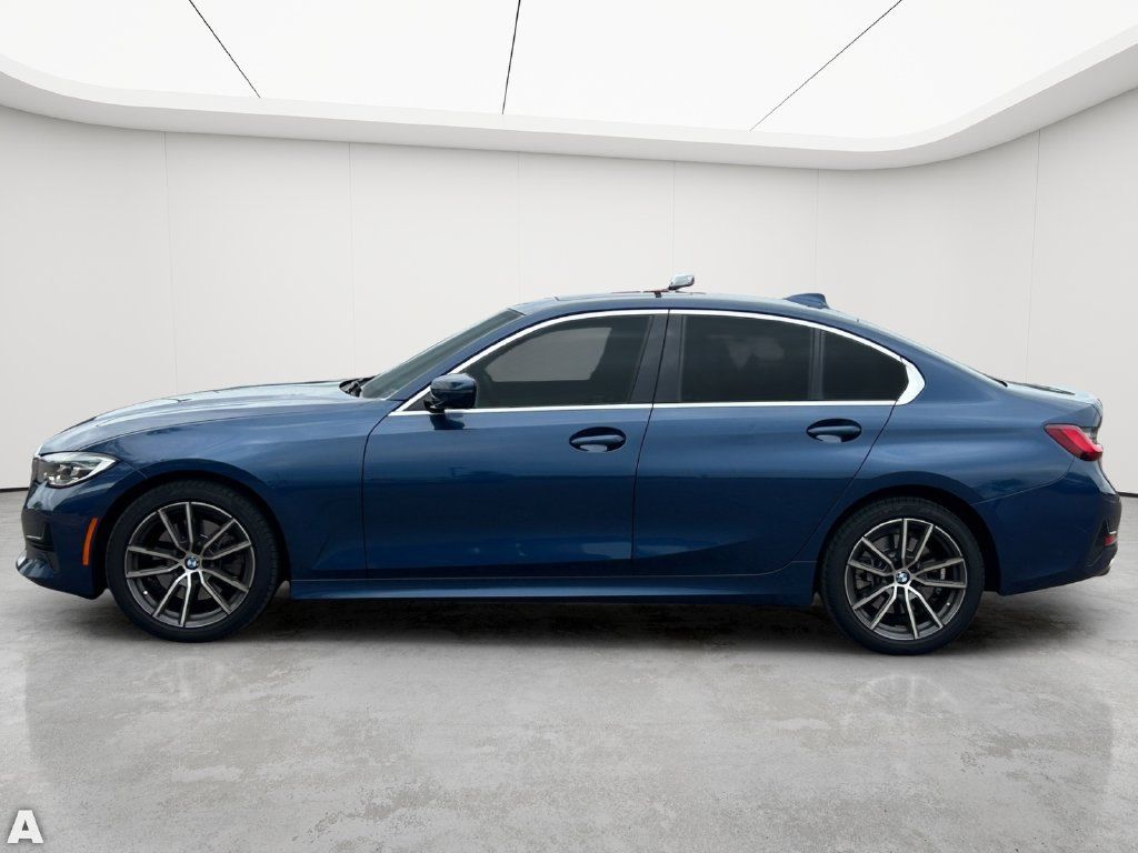 Used 2022 BMW 330i Sedan w/ Driving Assistance Package RWD image 3