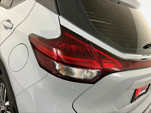 Used 2021 Nissan Kicks SV FWD image 23