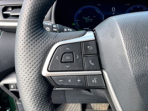 Used 2025 Toyota Sienna Platinum AWD/4WD image 23