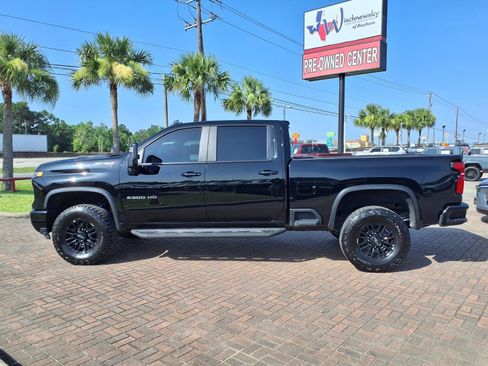 Used 2025 Chevrolet Silverado 2500 ZR2 w/ Technology Package AWD/4WD image 9