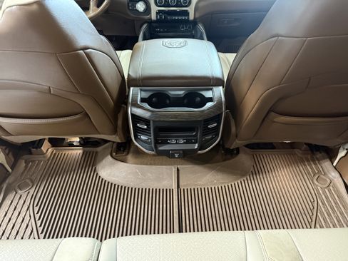 Used 2019 RAM 1500 Laramie AWD/4WD image 17