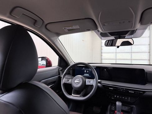 Used 2025 Nissan Kicks SR AWD/4WD image 26