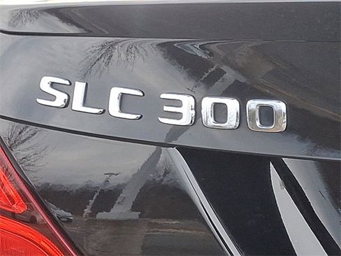 Used 2019 Mercedes-Benz SLC 300 w/ Premium Package image 31