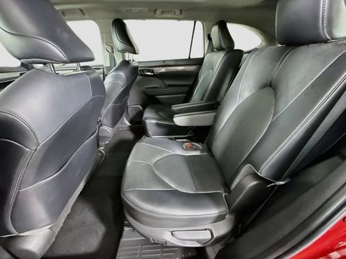 Used 2022 Toyota Highlander Platinum FWD image 25