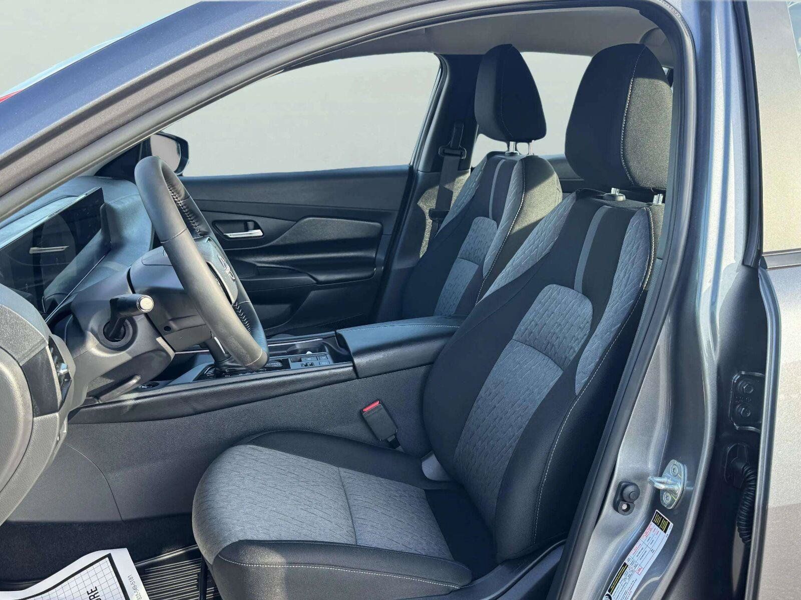 Used 2026 Nissan Sentra SV w/ SV Convenience Package FWD image 43