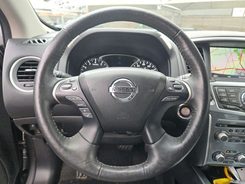 Used 2020 Nissan Pathfinder SL image 10