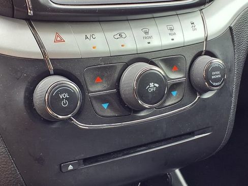 Used 2019 Dodge Journey SE FWD image 11