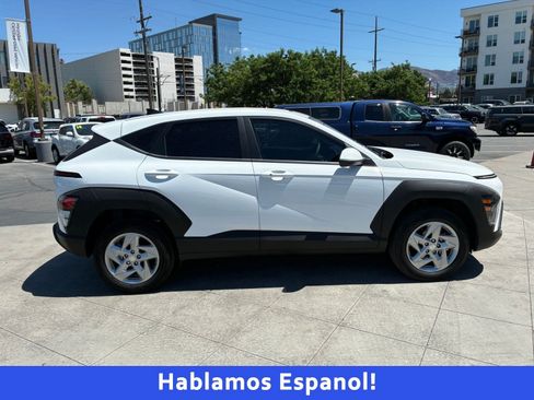 Certified 2025 Hyundai Kona SE AWD/4WD image 2