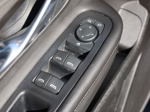 Used 2023 GMC Terrain SLE image 23