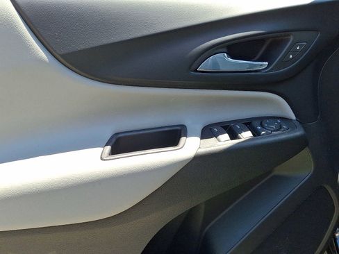 Used 2018 Chevrolet Equinox LS AWD/4WD image 12