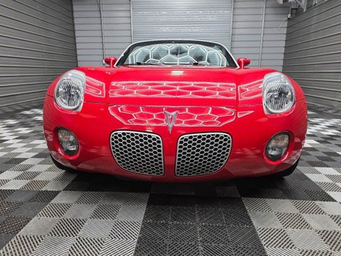 Used 2009 Pontiac Solstice Convertible w/ Premium Package RWD image 4