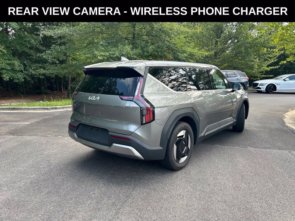 Used 2024 Kia EV9 Light Long Range RWD image 4