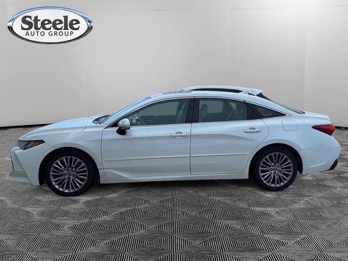 Used 2019 Toyota Avalon Limited FWD image 2