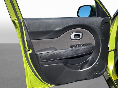 Used 2018 Kia Soul + FWD image 16