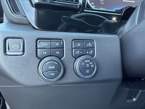 Used 2023 Chevrolet Silverado 1500 ZR2 image 23