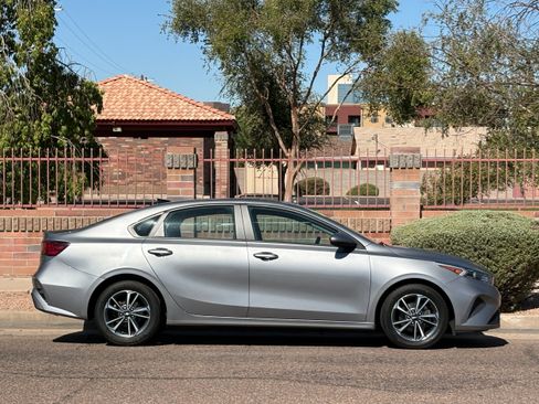 Used 2024 Kia Forte LXS FWD image 9