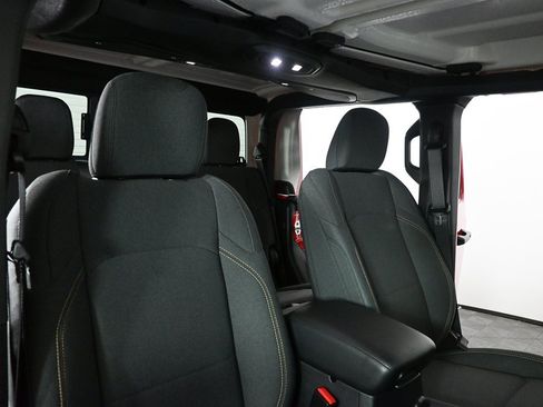 Used 2025 Jeep Gladiator Sport image 18