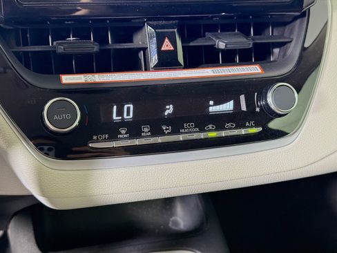 Used 2025 Toyota Corolla LE FWD image 24