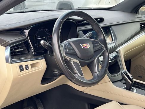 Used 2018 Cadillac XT5 FWD image 16