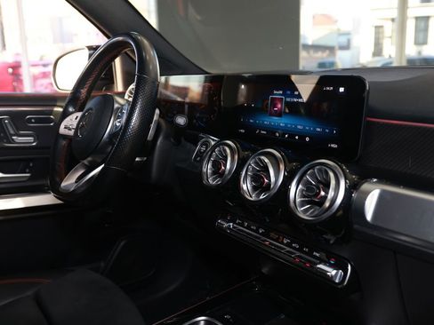 Used 2023 Mercedes-Benz GLB 250 4MATIC image 17