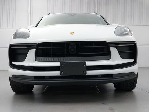 Used 2023 Porsche Macan image 10