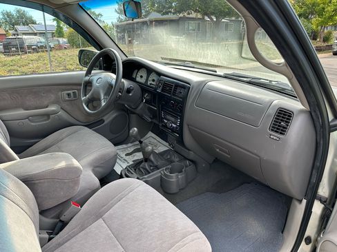 Used 2001 Toyota Tacoma 4x4 Xtracab image 9