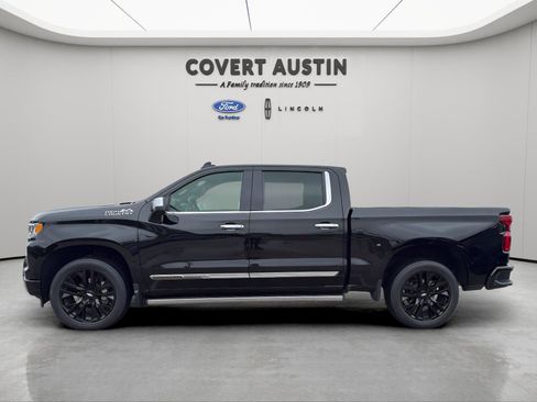 Used 2022 Chevrolet Silverado 1500 High Country w/ Technology Package image 2