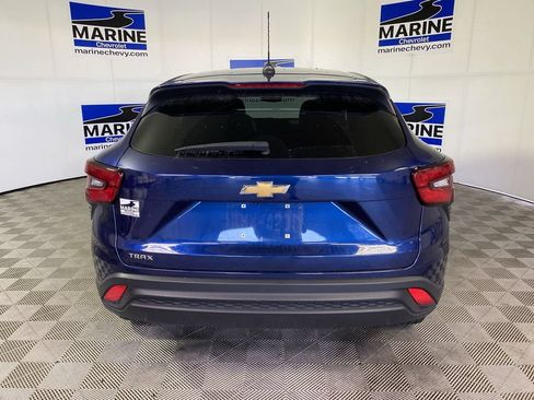 Used 2024 Chevrolet Trax LS w/ LS Convenience Package FWD image 17