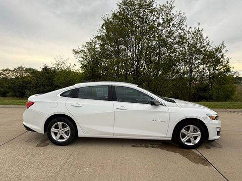 Used 2023 Chevrolet Malibu LS FWD image 2