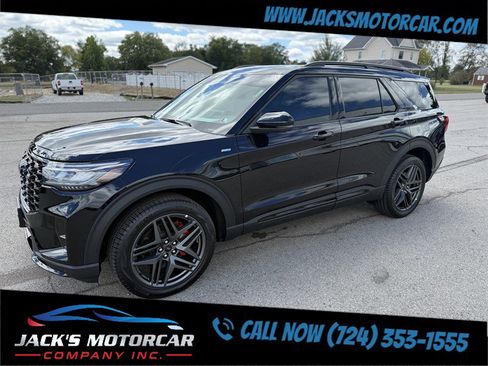 Used 2025 Ford Explorer ST-Line w/ Premium Package image 2