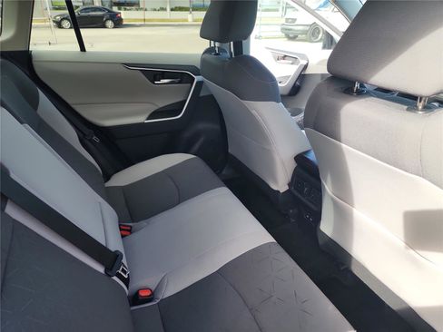 Used 2021 Toyota RAV4 XLE image 25