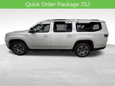 Used 2024 Jeep Wagoneer L Series II w/ Flexible Seating Group AWD/4WD image 5