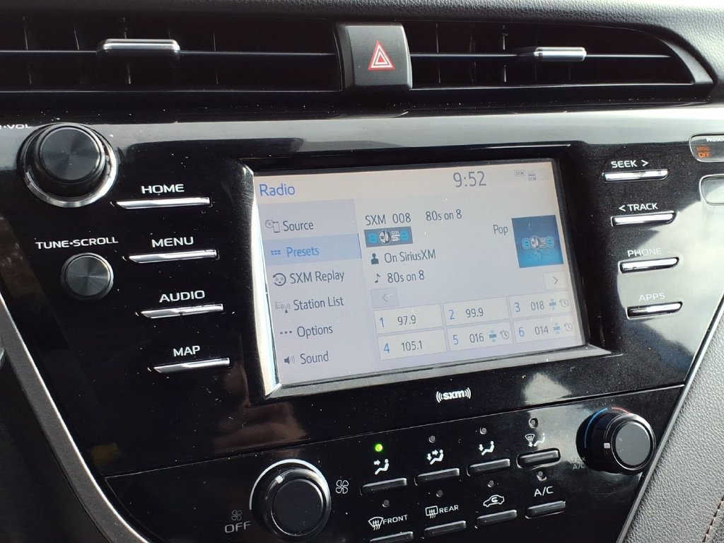 Used 2020 Toyota Camry LE FWD image 21