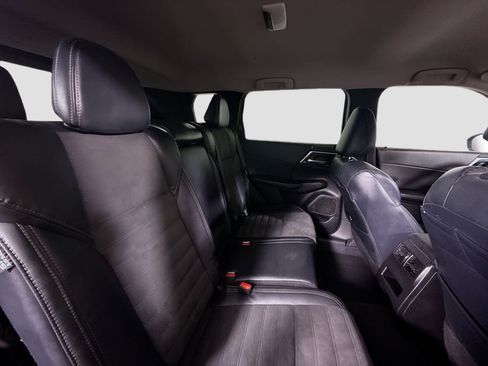 Used 2022 Mitsubishi Outlander SE image 27