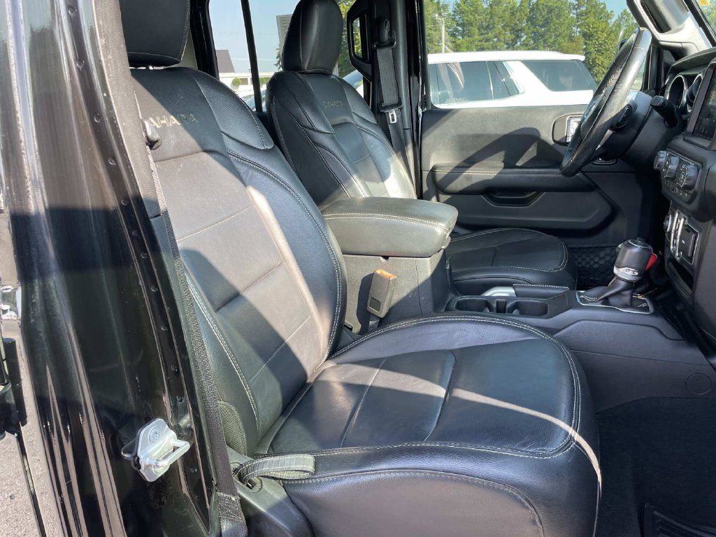 Used 2018 Jeep Wrangler Unlimited Sahara AWD/4WD image 34