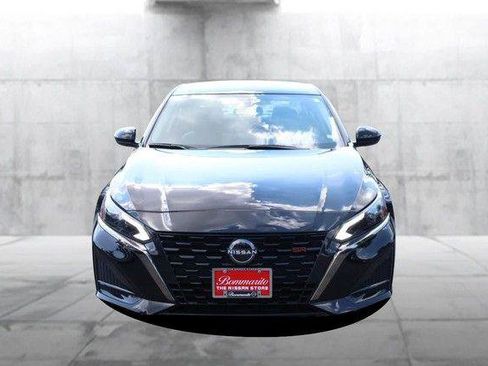 Used 2025 Nissan Altima 2.5 SR w/ SR Premium Package AWD/4WD image 4