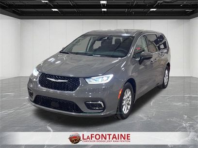 Used 2023 Chrysler Pacifica Touring-L