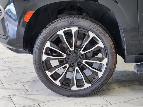 Used 2021 Chevrolet Tahoe Z71 w/ Z71 Signature Package AWD/4WD image 10