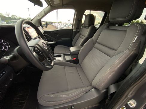 Used 2023 Nissan Frontier SV image 10