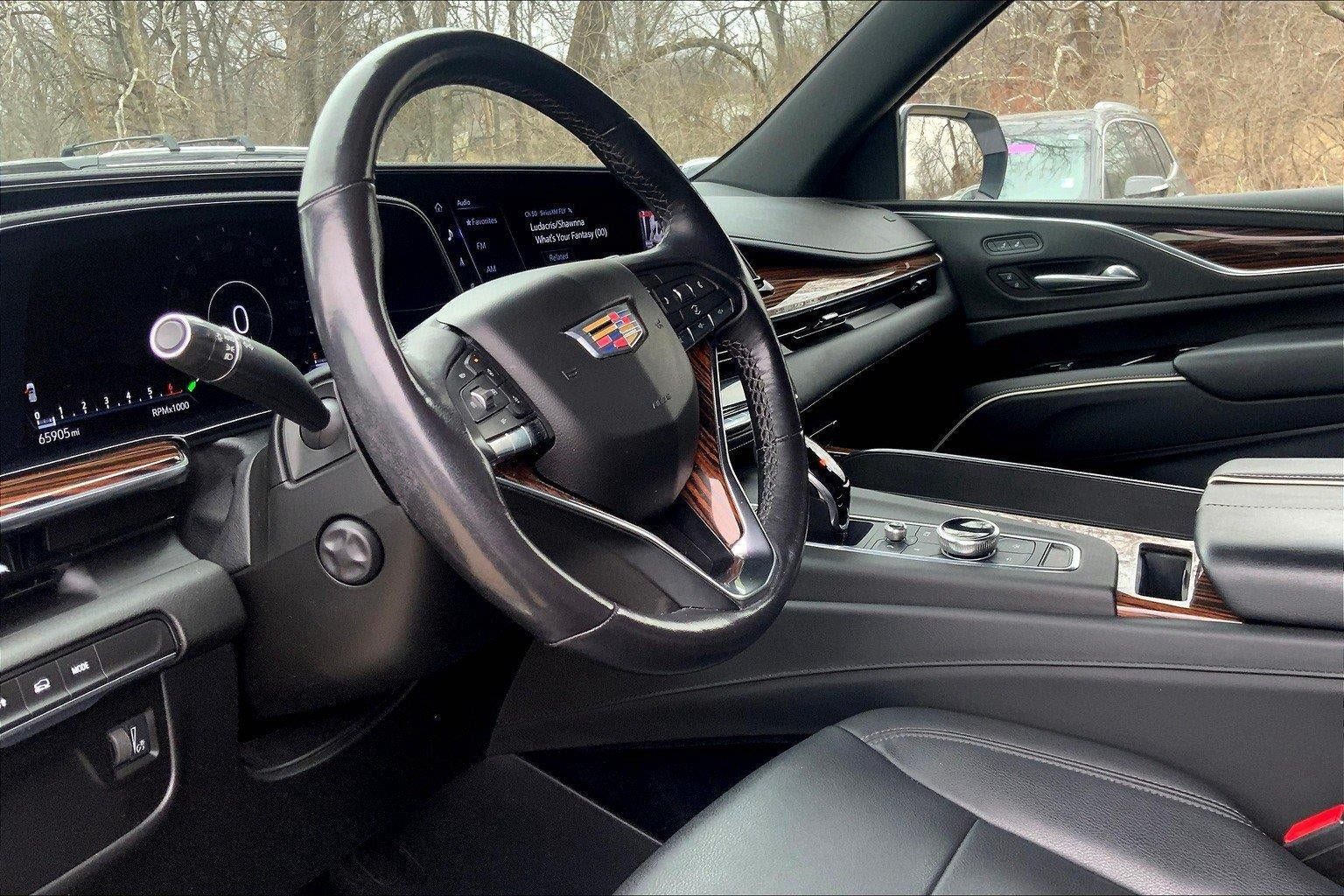 Used 2022 Cadillac Escalade Luxury AWD/4WD image 13