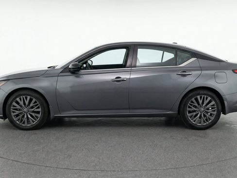 Used 2025 Nissan Altima 2.5 SV FWD image 5