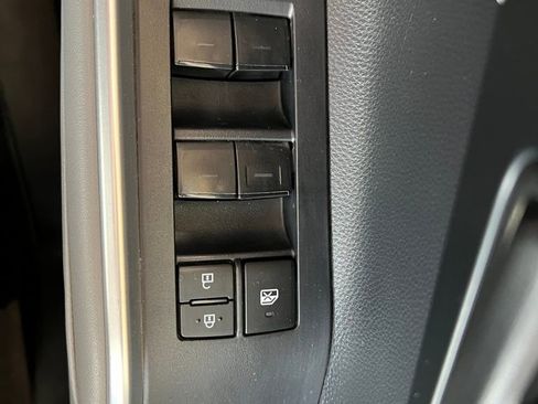 Used 2022 Toyota Highlander L image 12