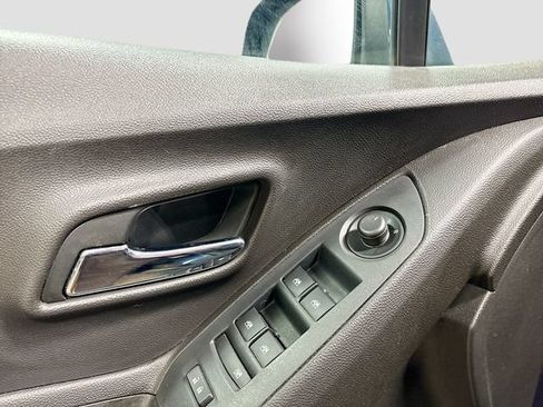 Used 2018 Chevrolet Trax LT w/ LT Convenience Package AWD/4WD image 12