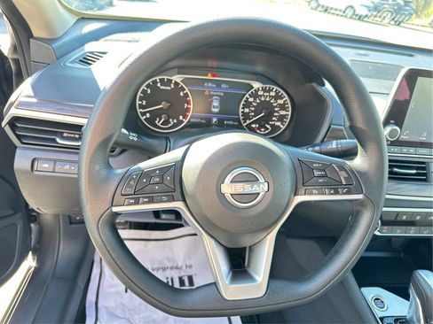 Used 2024 Nissan Altima 2.5 SV FWD image 18