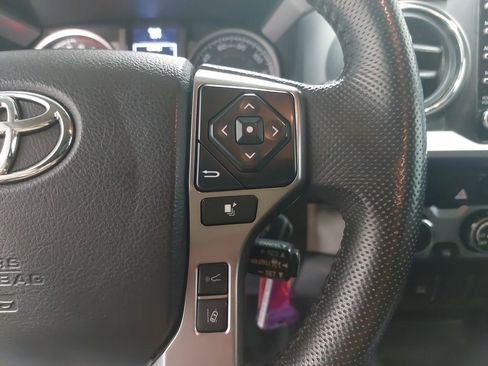 Used 2022 Toyota Tacoma SR5 w/ SR5 Appearance Package (SM) image 16