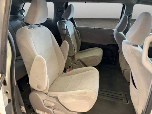 Used 2019 Toyota Sienna LE FWD image 14